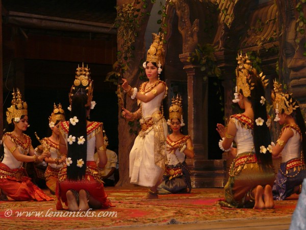 7 must see experiences Cambodia Apsara dance @lemonicks.com
